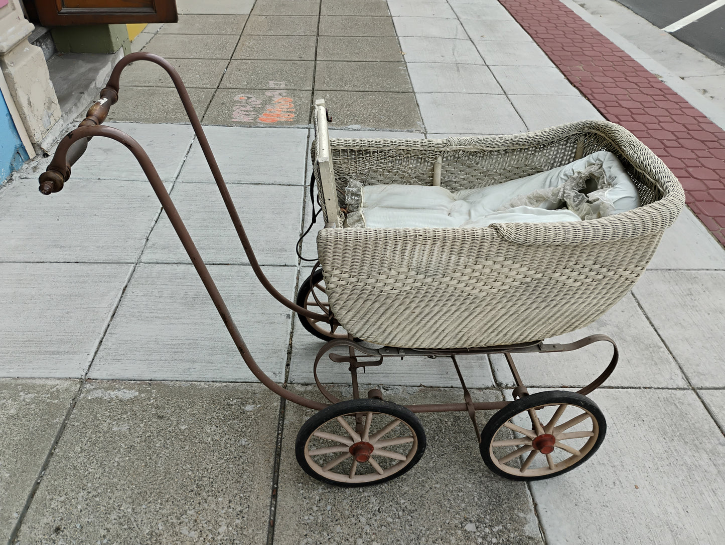Antique Heywood-Wakefield Wicker Baby Carriage (circa 1910–1925)