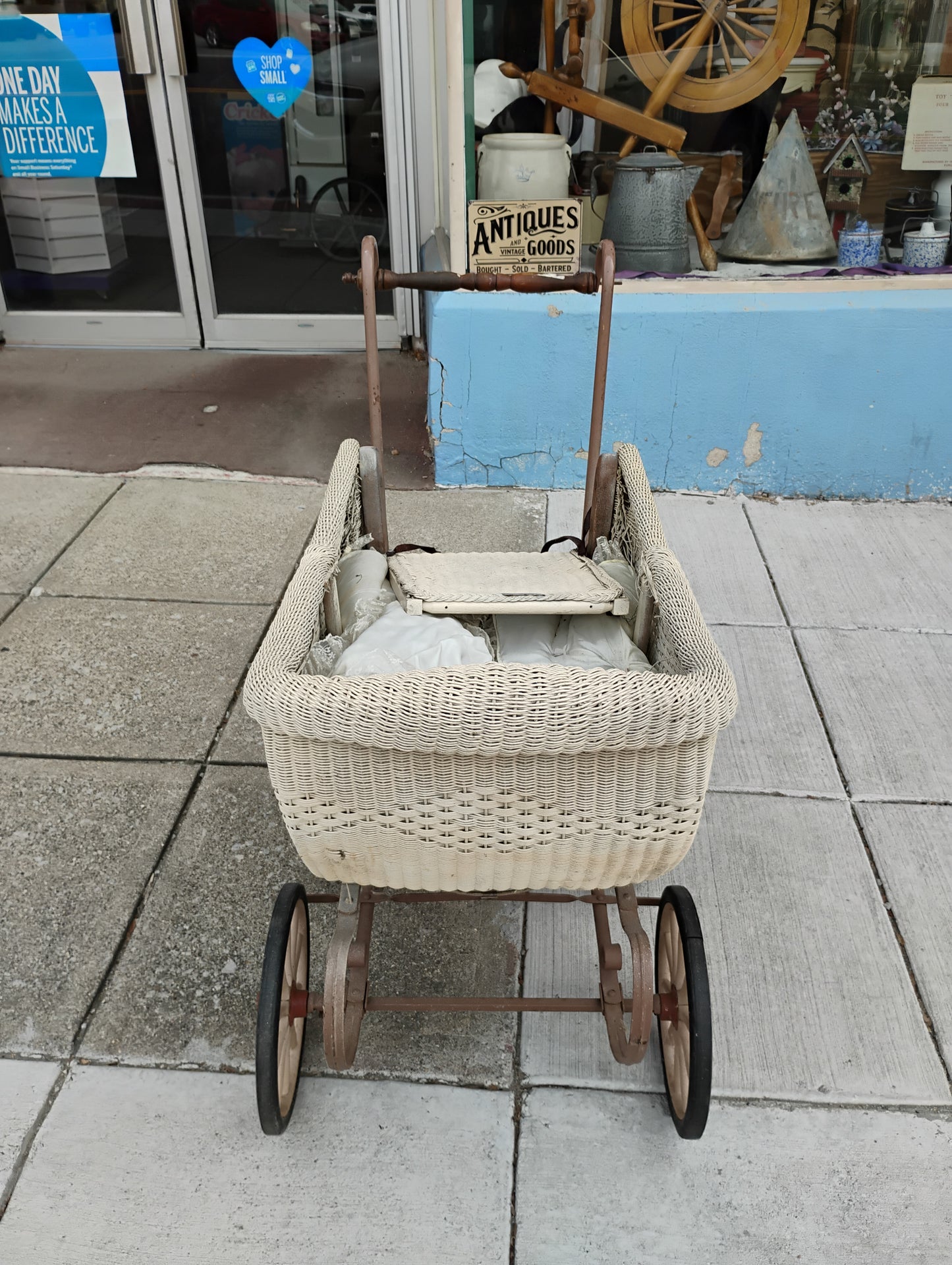Antique Heywood-Wakefield Wicker Baby Carriage (circa 1910–1925)