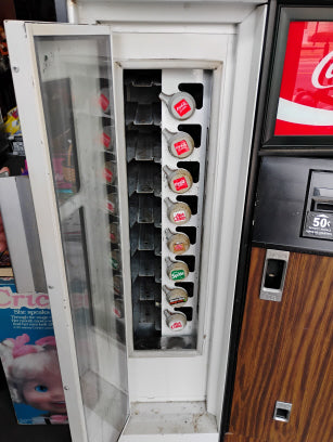 1976 Coca-Cola Vending Machine – Classic Vintage Look!